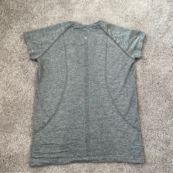 Lululemon Swiftly Tech Short Sleeve 2.0 - Picture 3 of 4